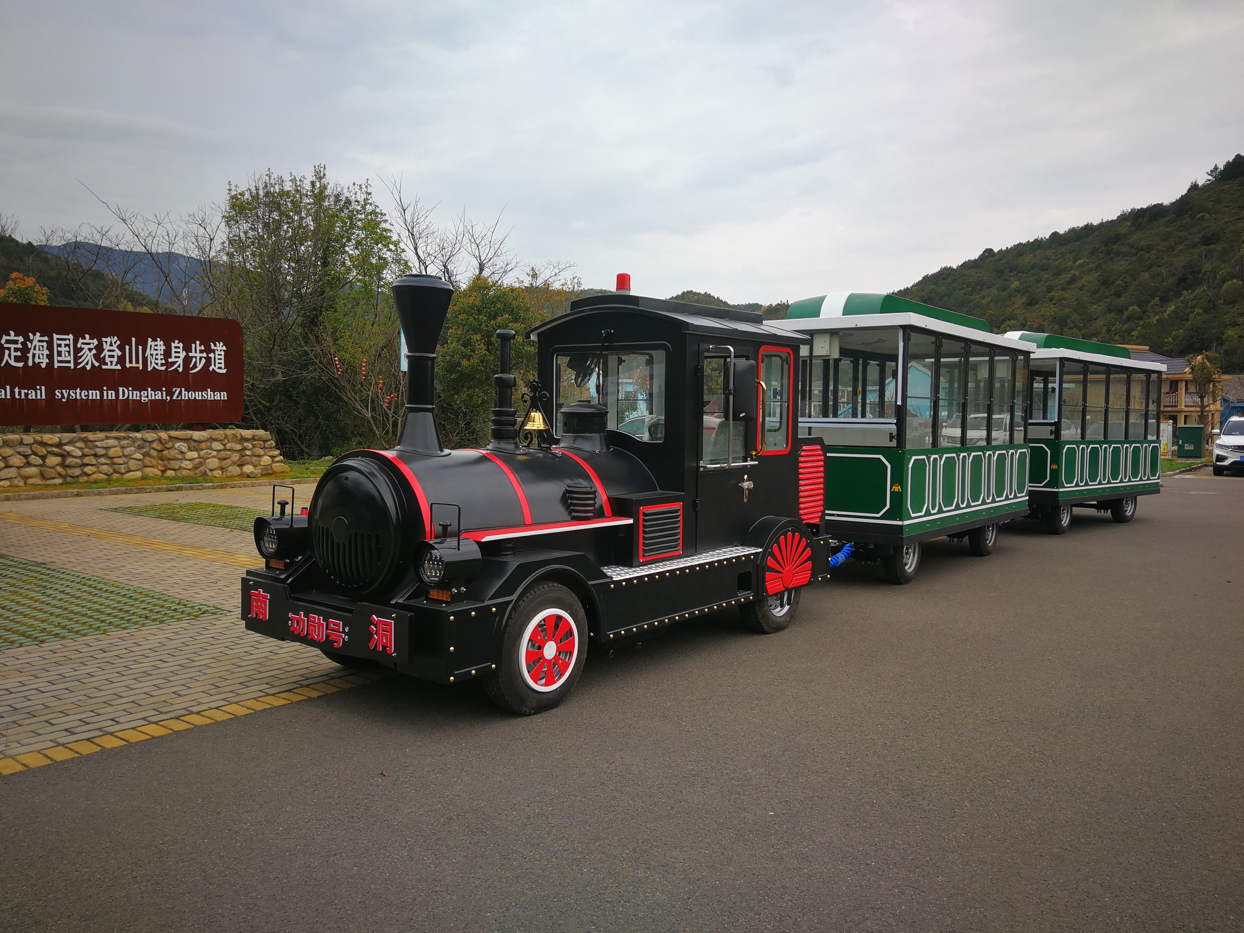 景區(qū)無軌小火車